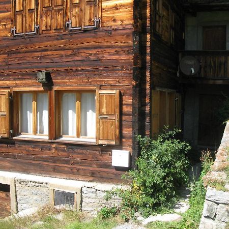 Alpia 26 - Zwei Zimmerwohnung In Traditionellem Walliser Haus Gasenried エクステリア 写真