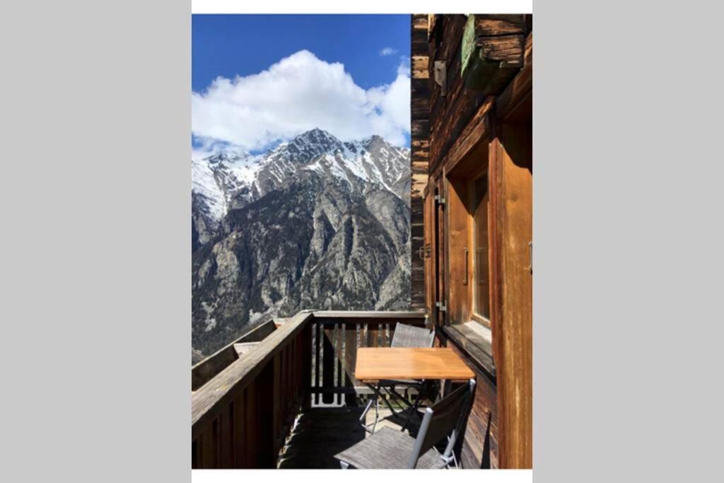 Alpia 26 - Zwei Zimmerwohnung In Traditionellem Walliser Haus Gasenried エクステリア 写真