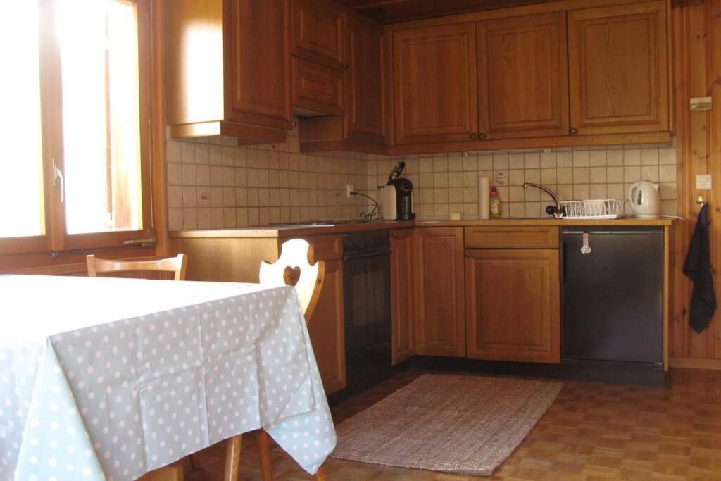 Alpia 26 - Zwei Zimmerwohnung In Traditionellem Walliser Haus Gasenried エクステリア 写真