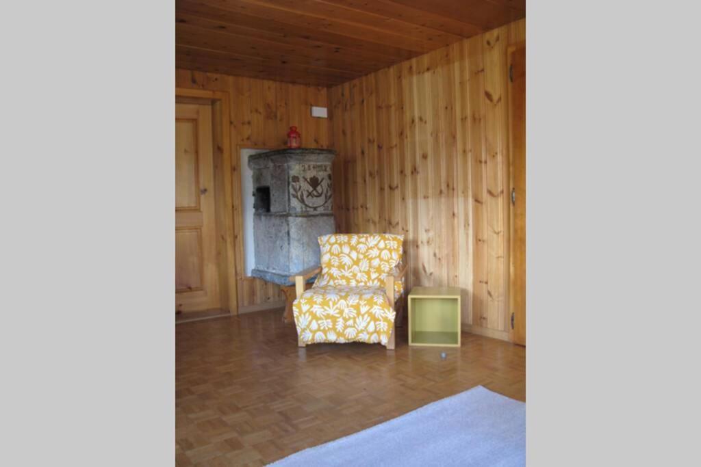 Alpia 26 - Zwei Zimmerwohnung In Traditionellem Walliser Haus Gasenried エクステリア 写真